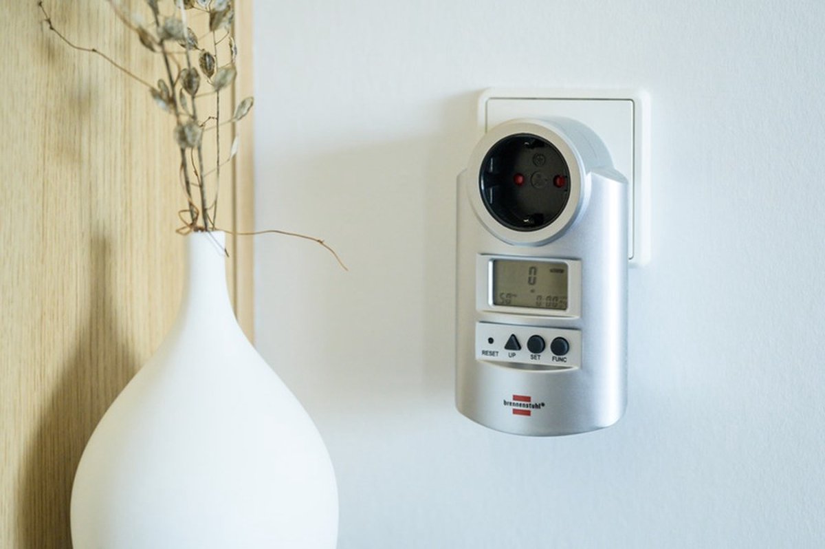 Brennenstuhl Primera-Line energiemeter PM 231 E (Stroommeter met klok- en meetfunctie, energiekostenmeter met 2 individueel instelbare elektriciteitstarieven)