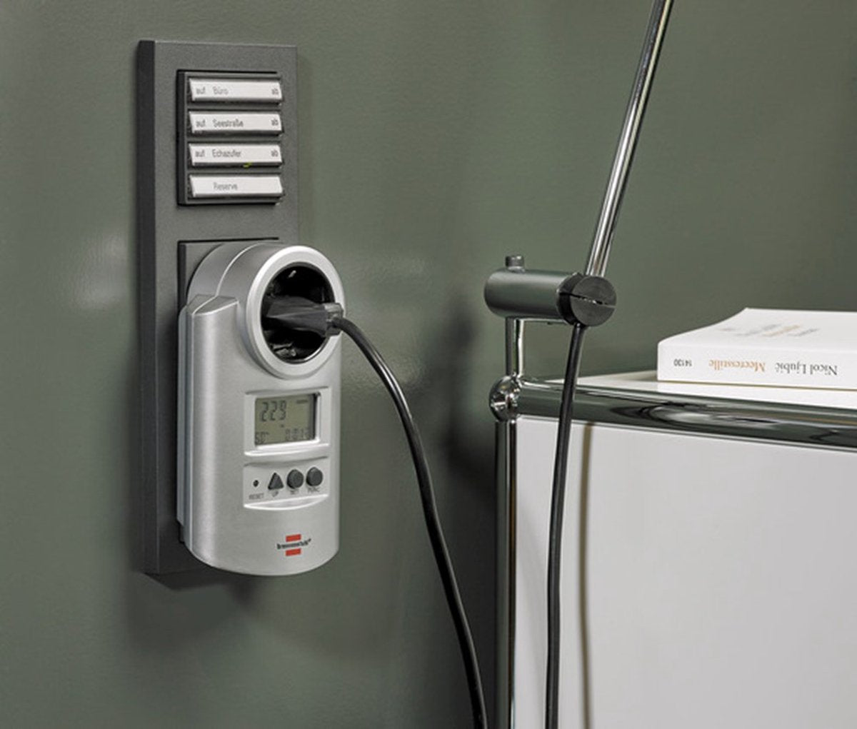 Brennenstuhl Primera-Line energiemeter PM 231 E (Stroommeter met klok- en meetfunctie, energiekostenmeter met 2 individueel instelbare elektriciteitstarieven)