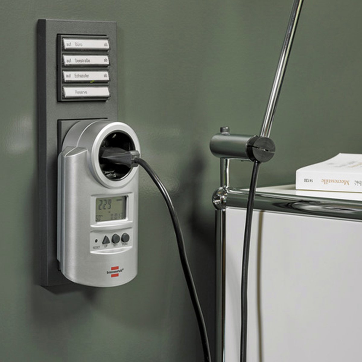 Brennenstuhl Primera-Line energiemeter PM 231 E (Stroommeter met klok- en meetfunctie, energiekostenmeter met 2 individueel instelbare elektriciteitstarieven)