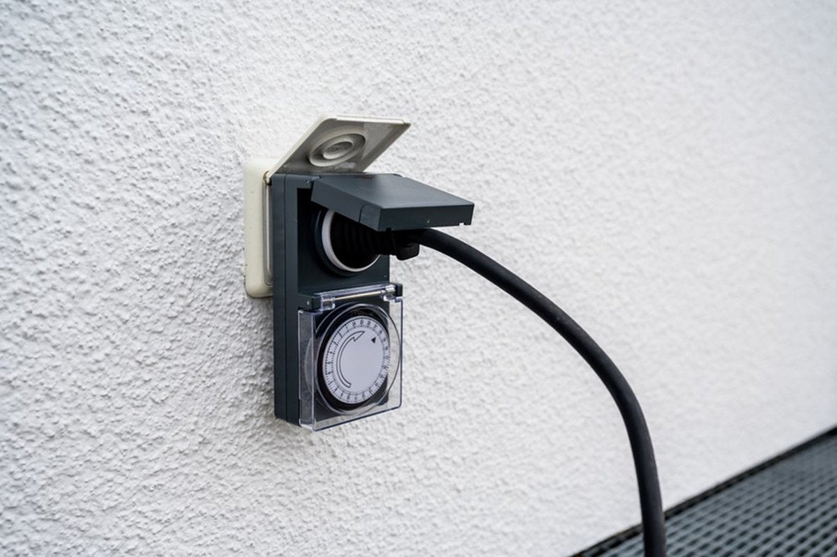 Brennenstuhl tijdschakelklok MZ 44, mechanisch stopcontact (dag-timer, IP44 beschermd, hogere contactbescharming & afdekking) kleur: zwart Single 1 Stuk zwart