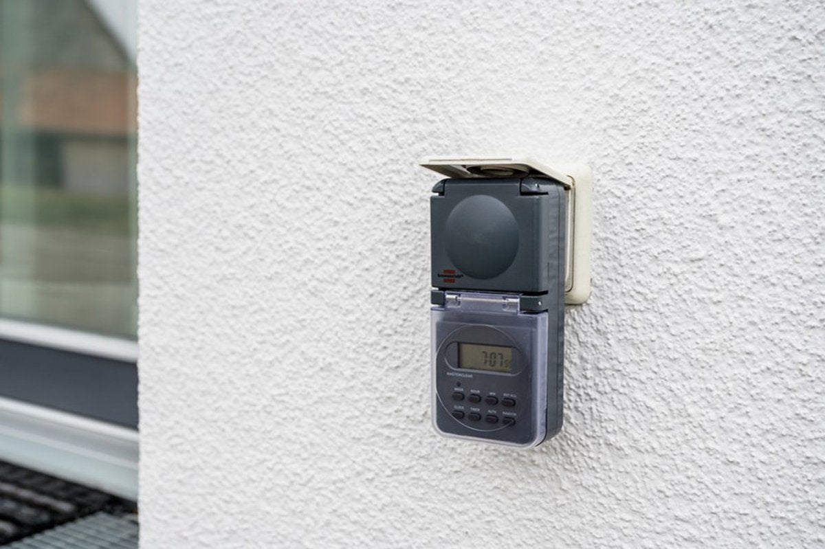Brennenstuhl digitale Timer weekschakelklok IP44, digitale Tijdschakelaar met stopcontact (weekschakelklok voor buitengebruik, met hogere contactbescherming) antraciet
