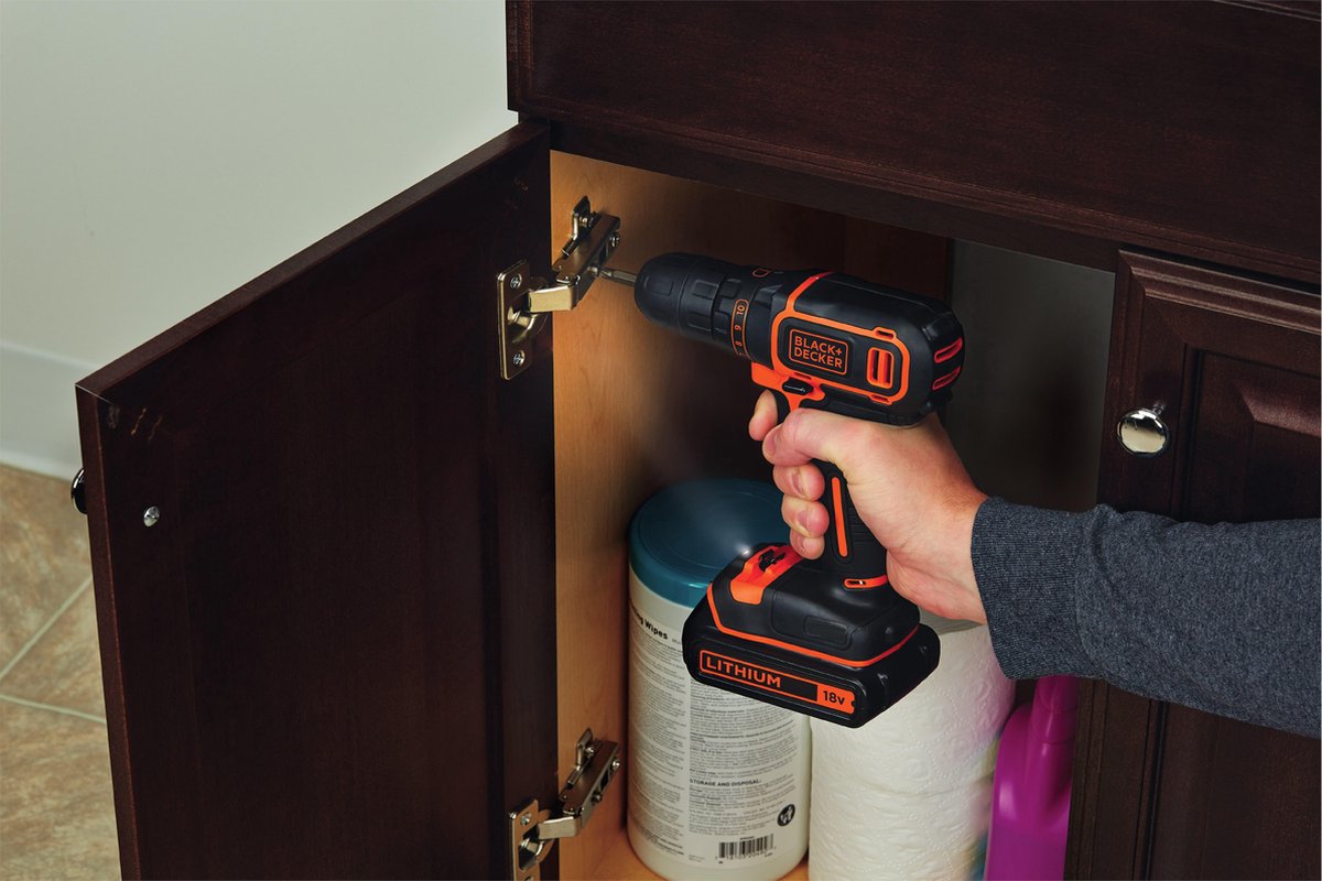 B+D 18V Lithium Ion accu schroef-/boormachine met 1,5Ah accu, 1 variabele snelheid.
